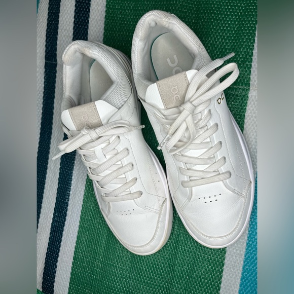 ✨🎉 ON Cloud Shoes THE ROGER Centre Court 2- White/Gum Men's